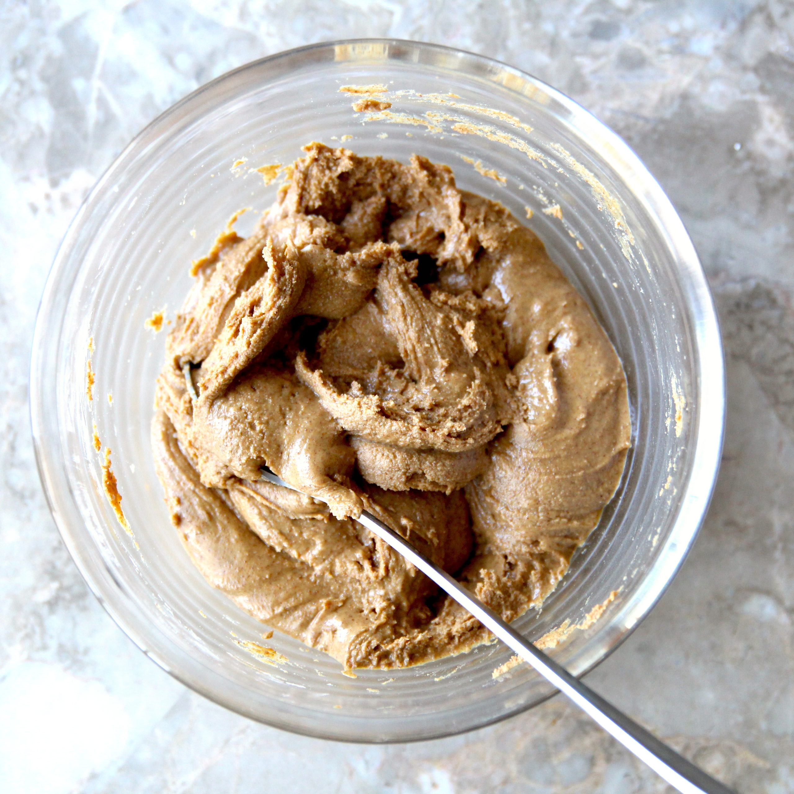 2-Ingredient Almond Butter Frosting (Easy and Healthy) - Caramel Apple Dip