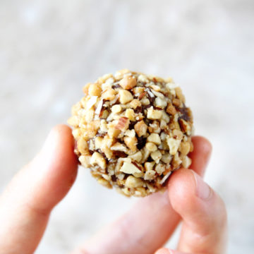 healthier "Ferrero Rocher" Protein balls with nuts
