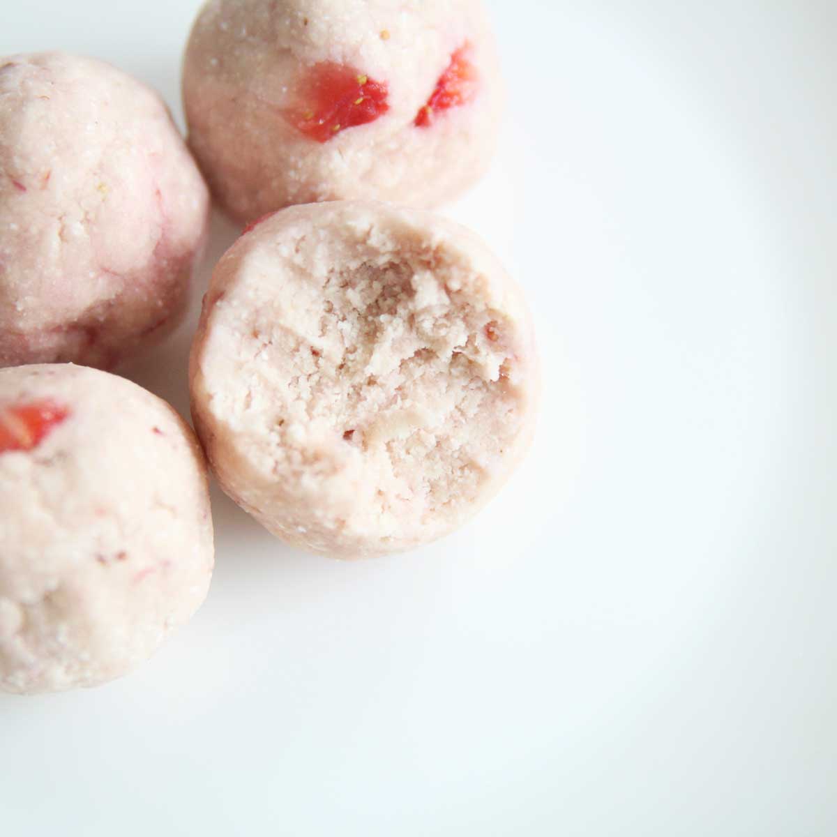 3 Ingredient Strawberry Protein Balls (Healthy, Easy & Vegan) - protein balls