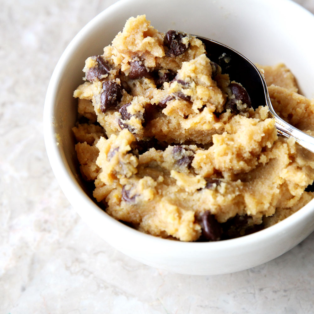 No-Bake Chickpea Cookie Dough (Just 5 ingredients!)