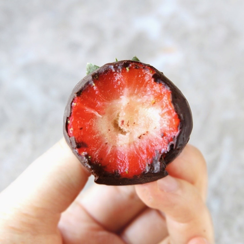 Keto Chocolate Covered Strawberries (Low Carb, Low Calories) - Raspberry Chocolate Mochi