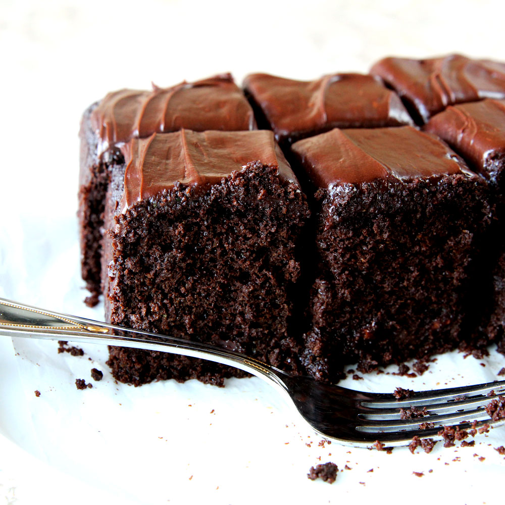 Paleo Zucchini Chocolate Cake Made in the Blender - chocolate cake