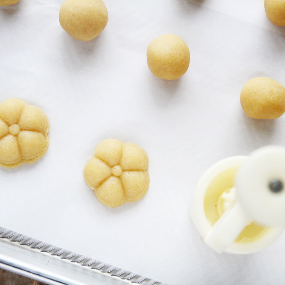 how to press shape vegan tofu cookies into mooncake shapes