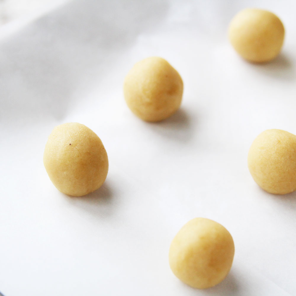 roll vegan tofu cookie dough into balls