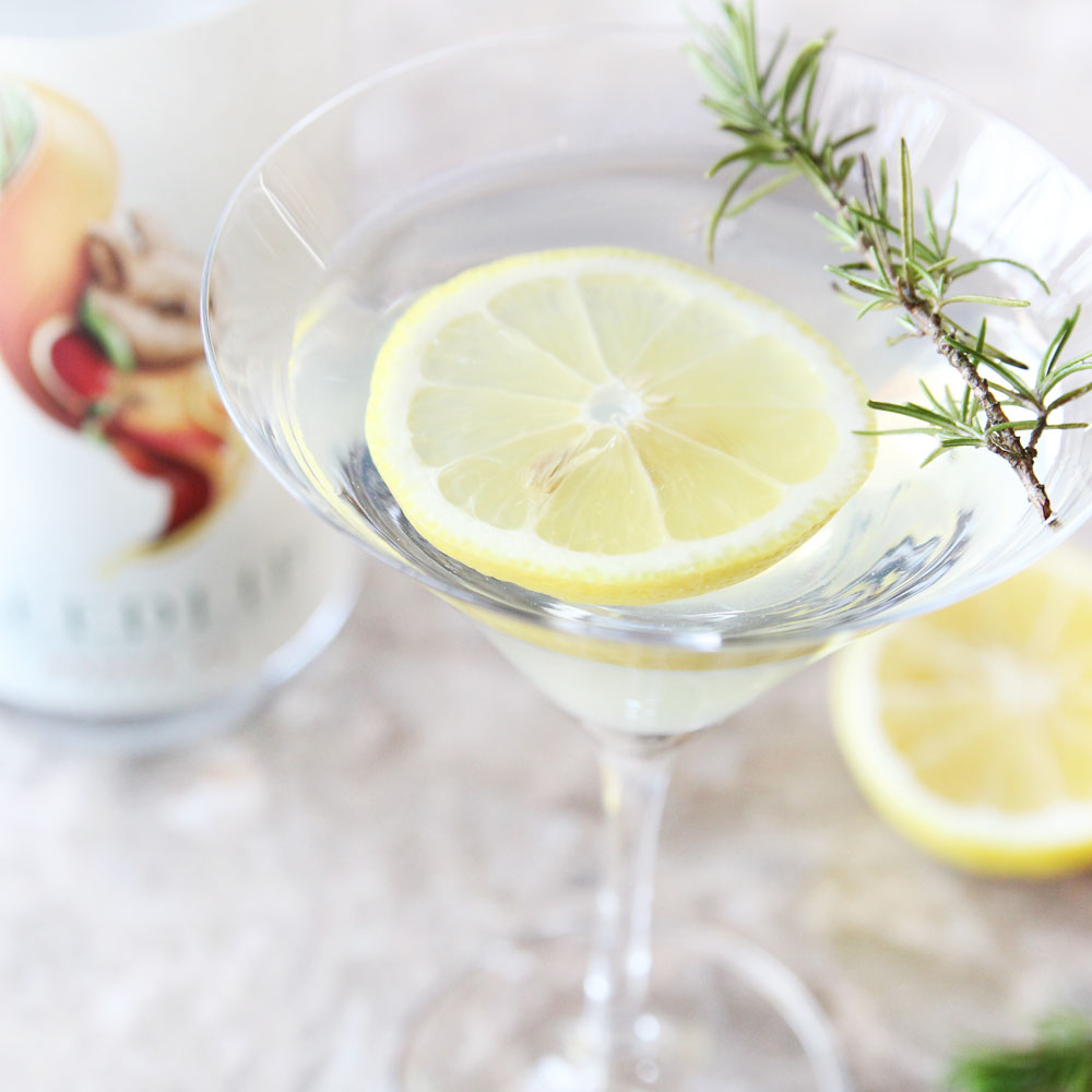 Non-Alcoholic Lemon Rosemary Seedlip Cocktail
