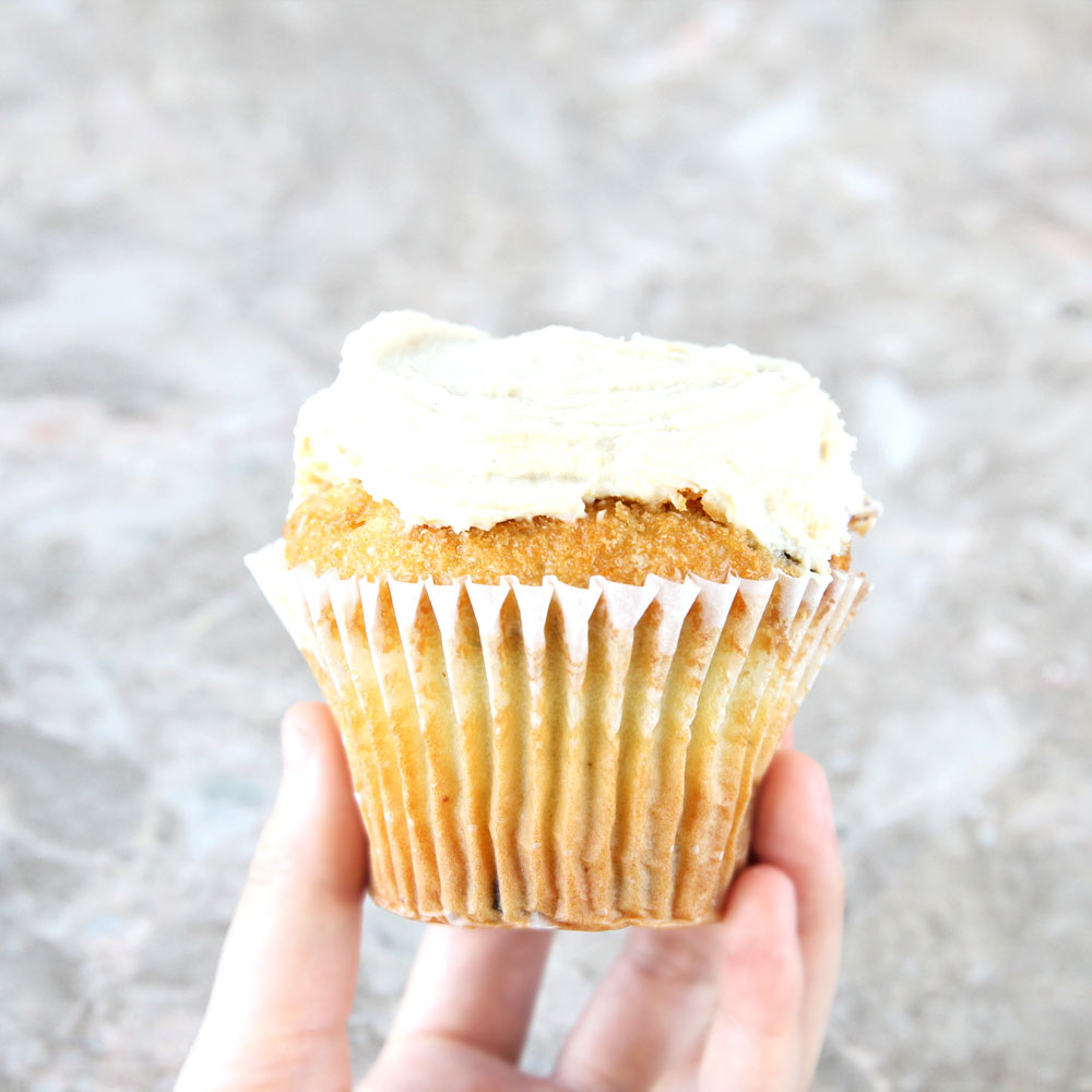 powdered almond butter yogurt frosting for cupcakes