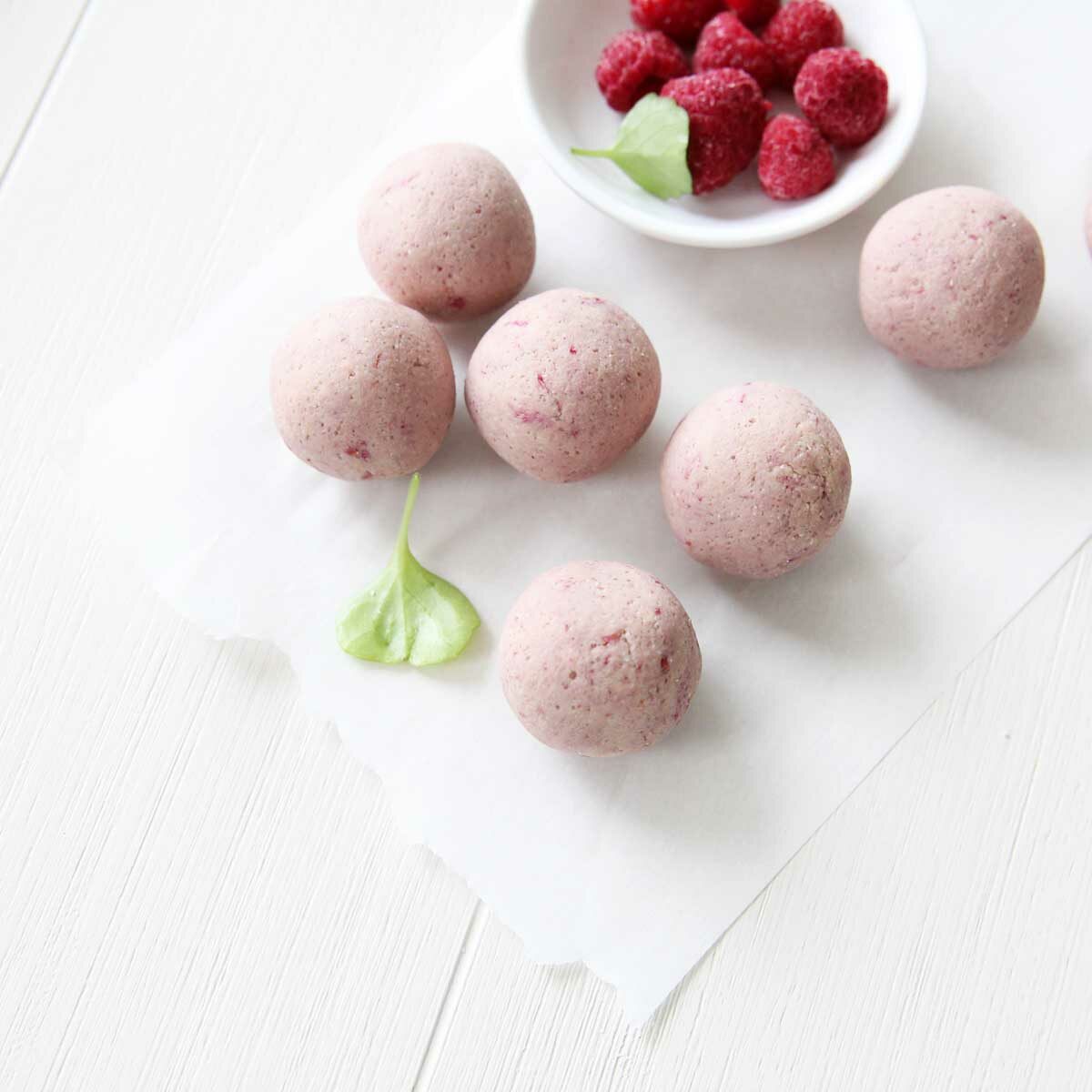 Raspberry Cheesecake Protein Balls (Healthy Energy Bites)