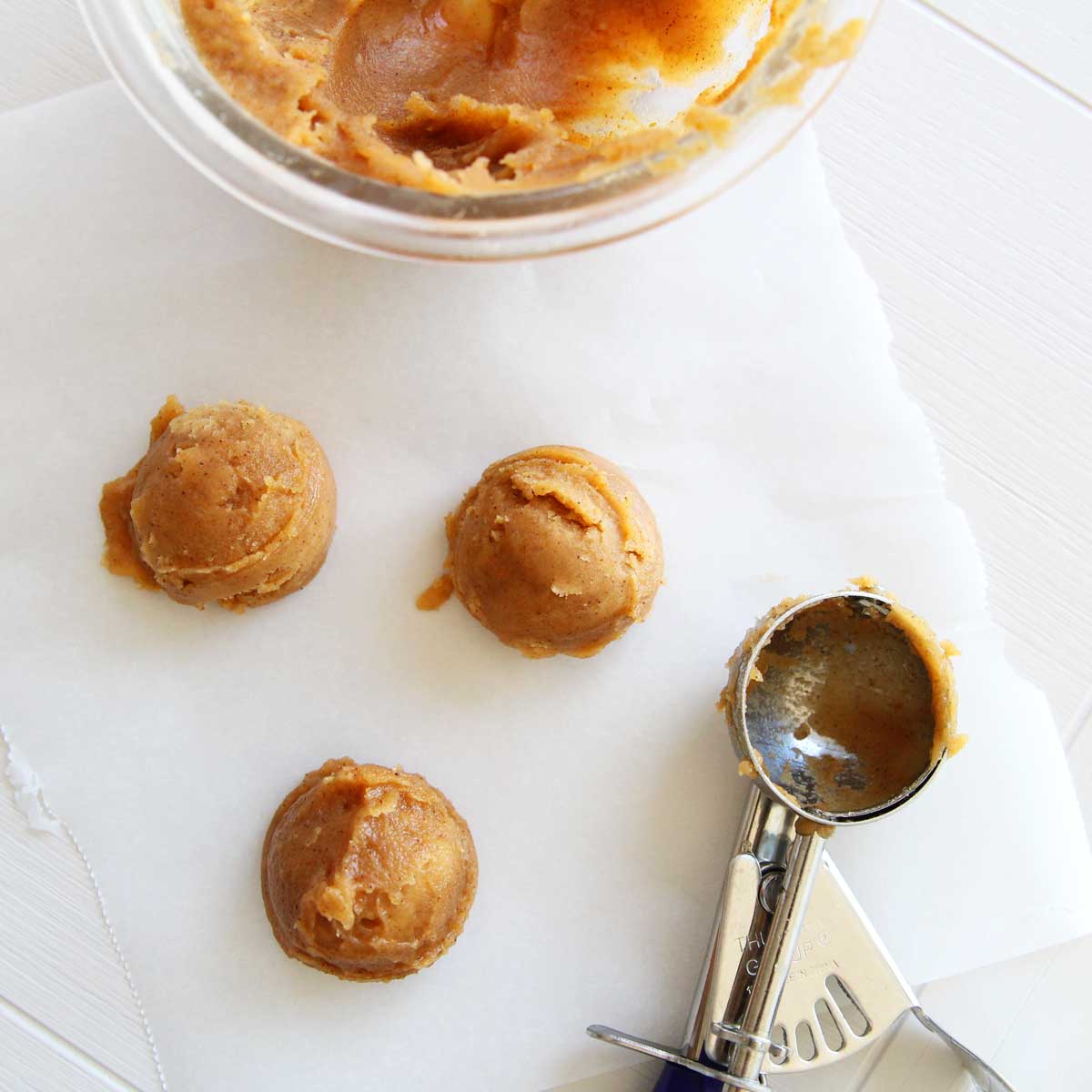 Easy Pumpkin Spice Filling for Mochi and Mooncakes - pumpkin spice filling