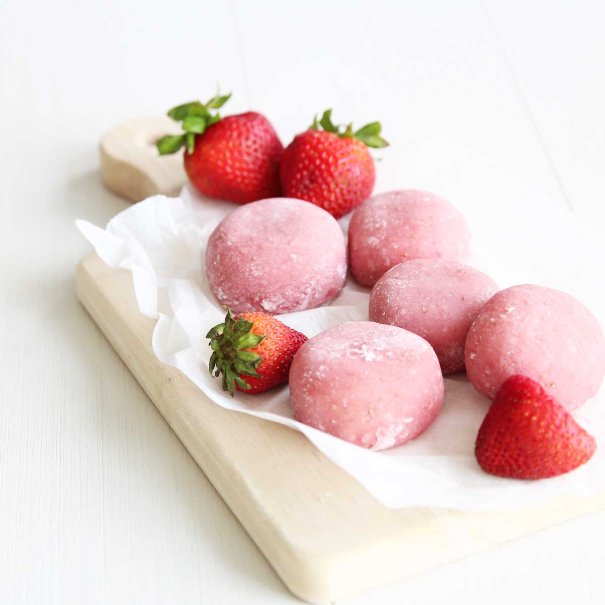 How to Make Healthy Strawberry Mochi (Made in the Microwave) - Strawberry Japanese Roll Cake