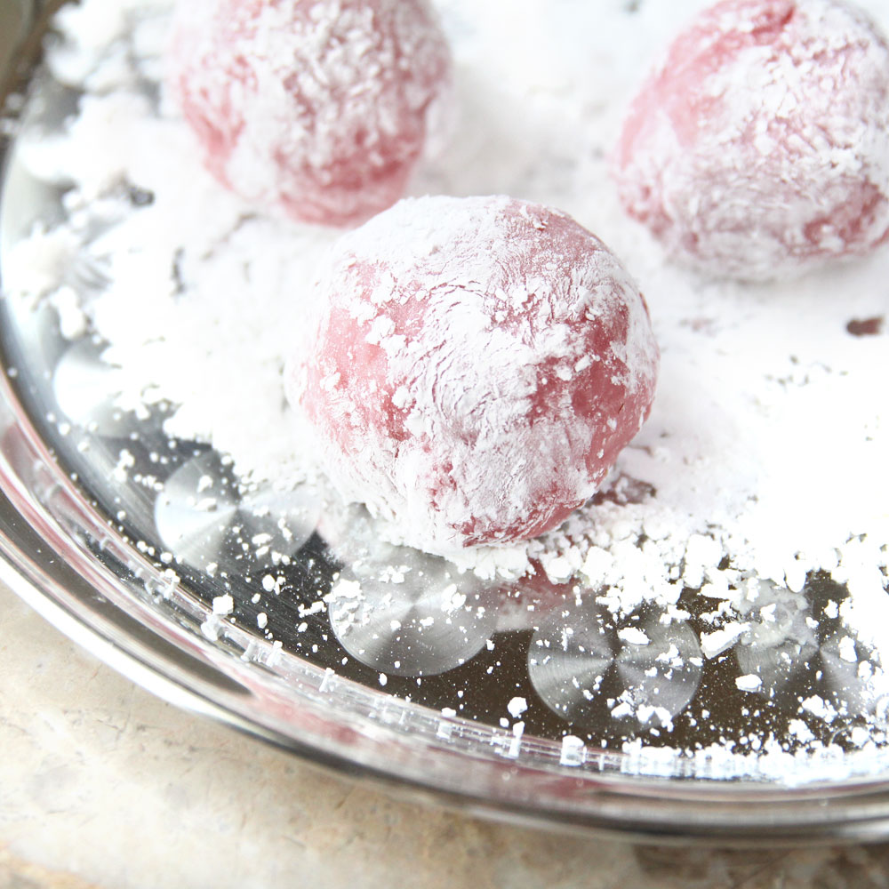 How to Make Healthy Strawberry Mochi at Home (Made in the Microwave)