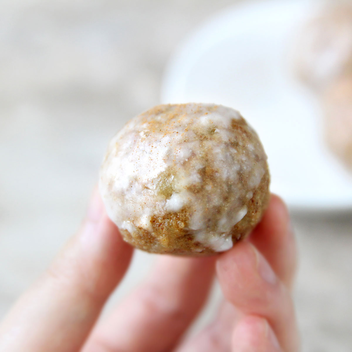 How to Make Apple Pie Protein Balls (No Bake Energy Bites Recipe) - protein balls