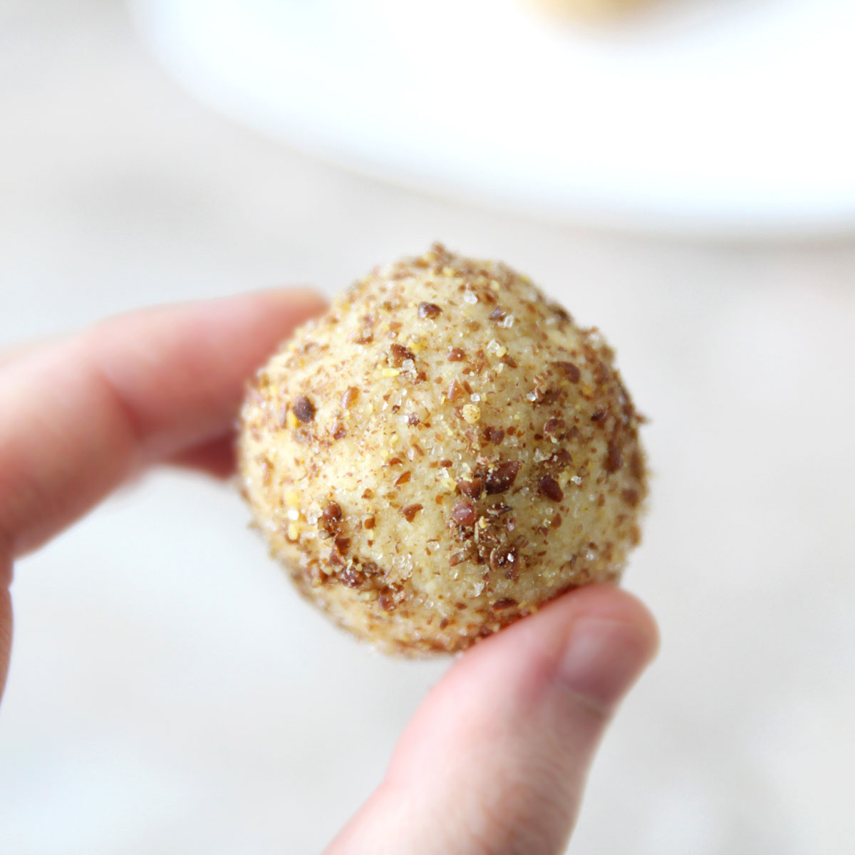 Vegan Tiramisu Protein Balls (Coffee No Bake Energy Bites made with Banana) - protein balls