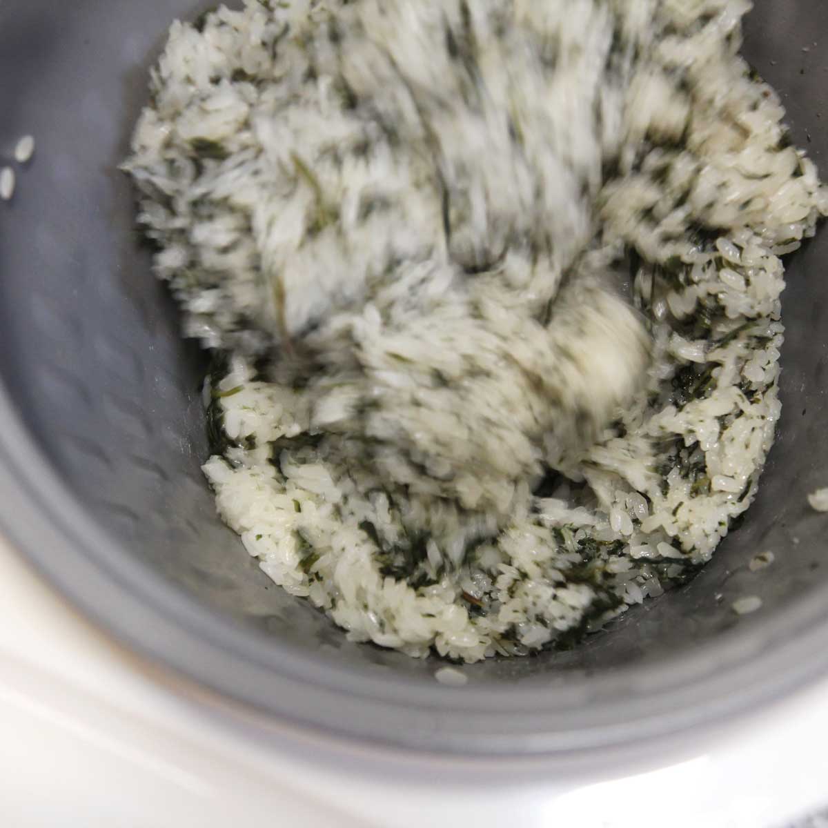 add mugwort to sweet white rice