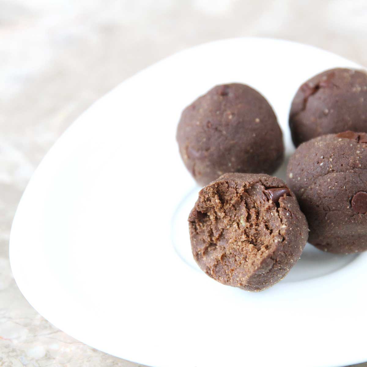 5-Ingredient Chocolate Avocado Protein Balls (Easy, No-Bake) - protein balls