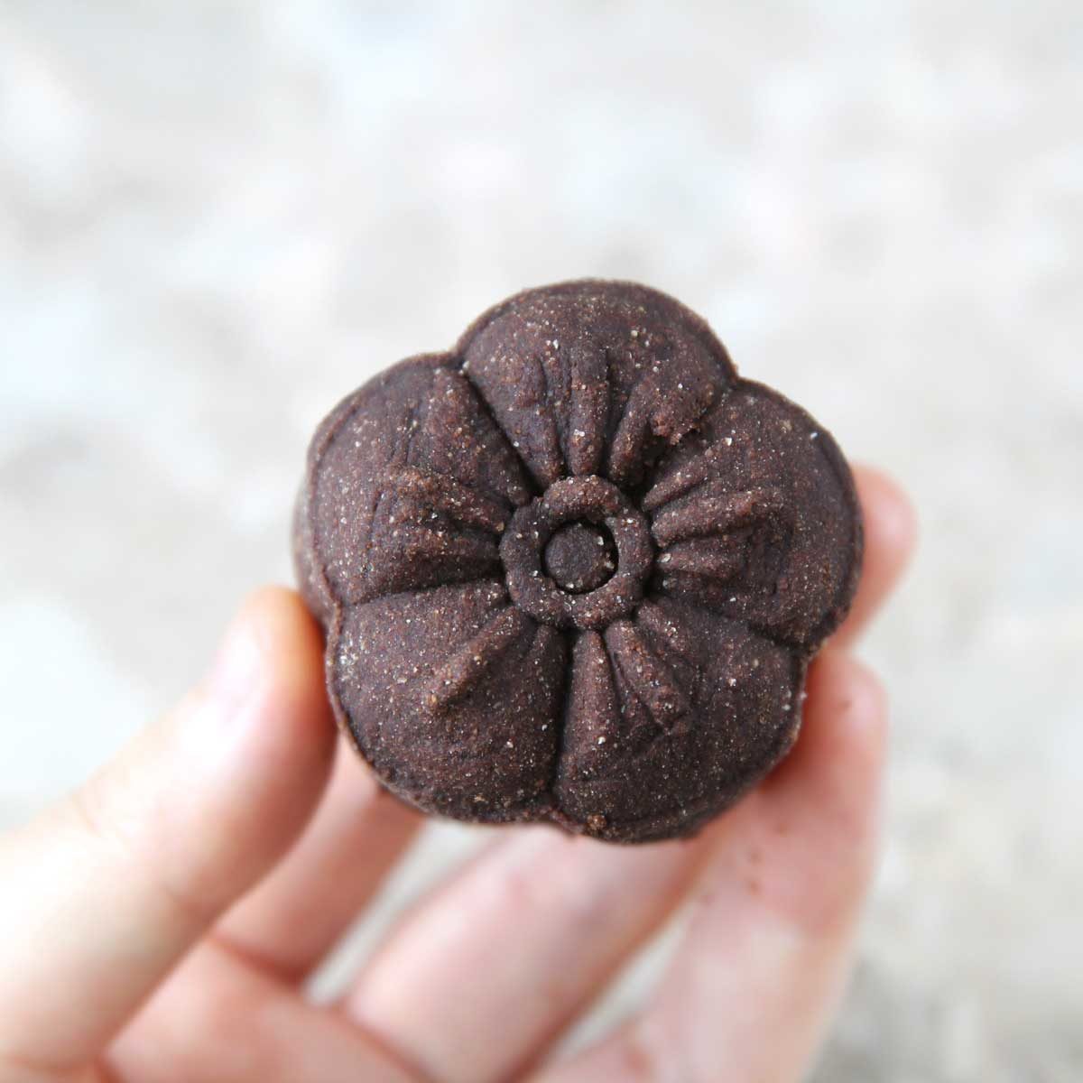 3-Ingredient Nutella / Chocolate Mooncakes Recipe - chocolate mooncakes