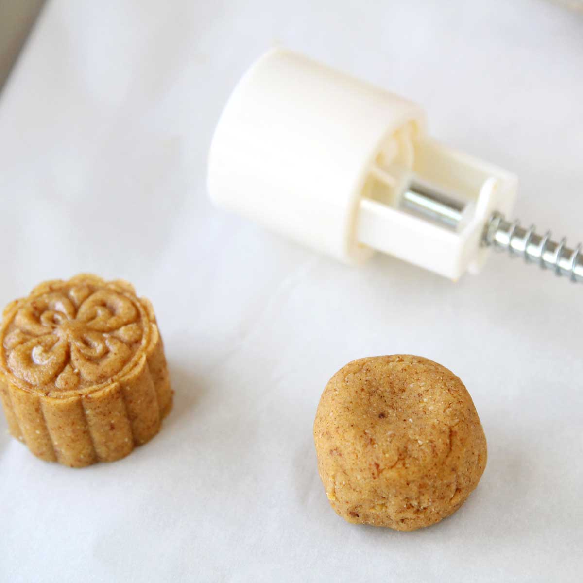How to Make Vegan Pumpkin Spice Mooncakes from Scratch - pumpkin spice mooncakes
