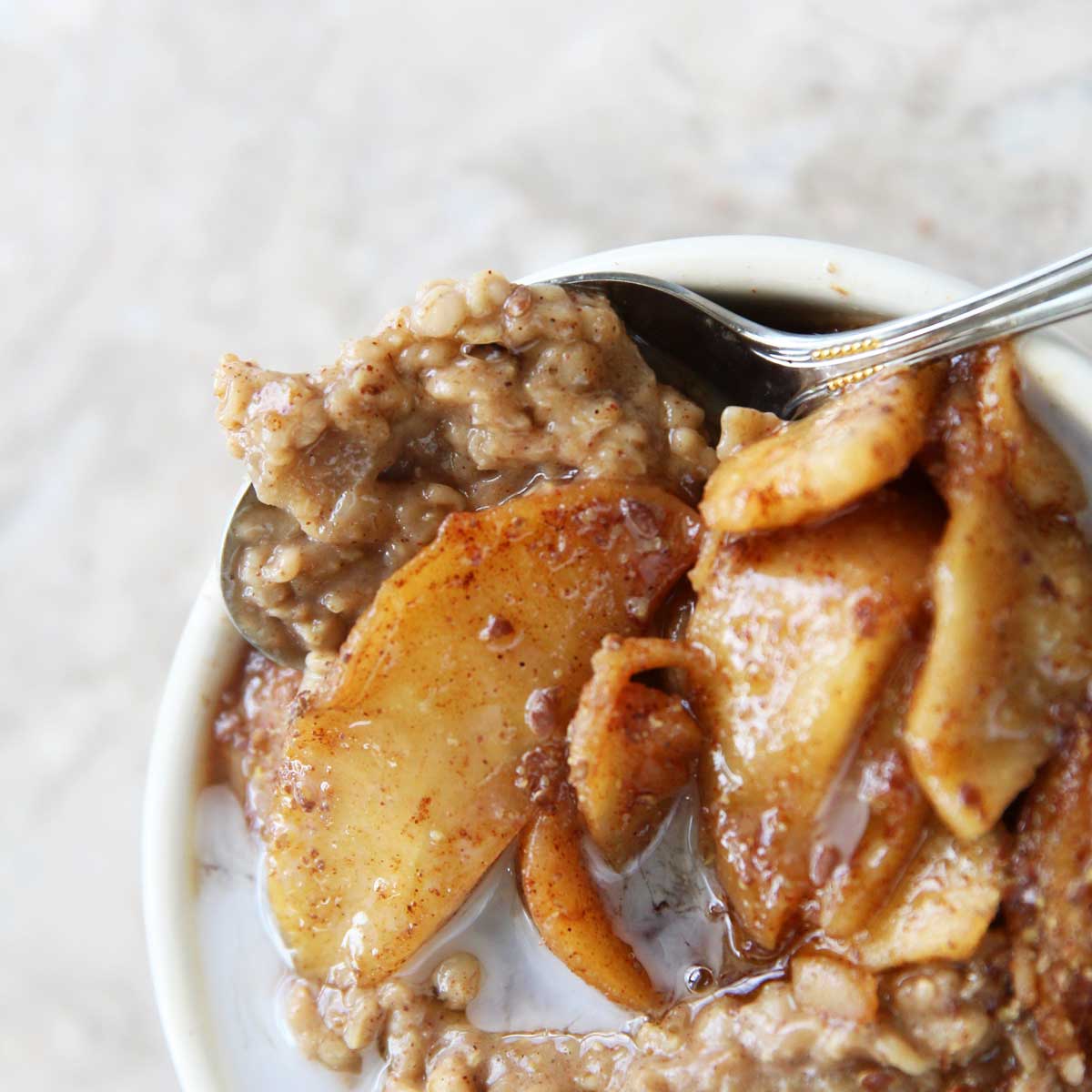 How to Make Healthy Apple Pie Oatmeal Bowl - apple pie oatmeal