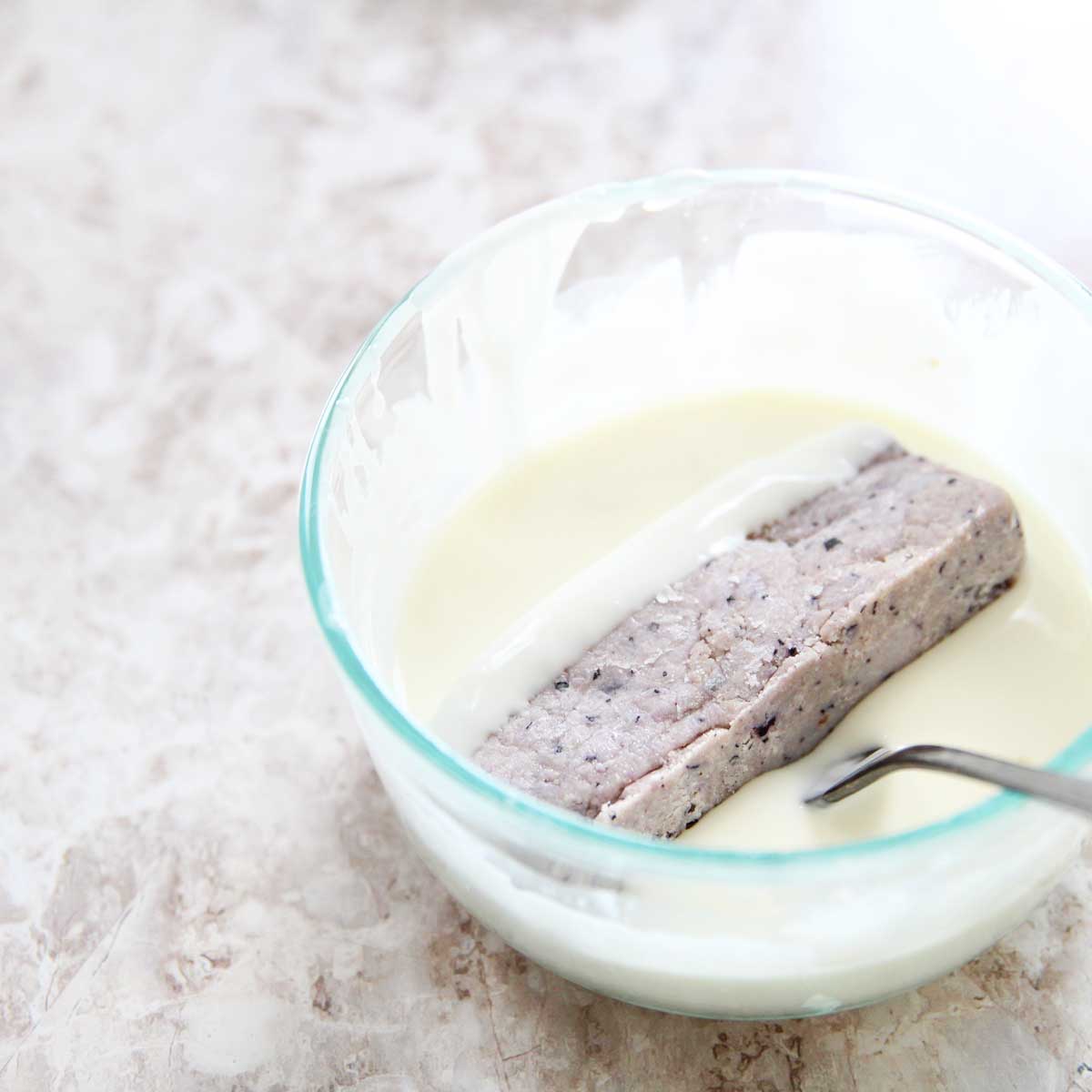 Healthy Blueberry Greek Yogurt Protein Bars (Easy, No Bake Recipe) - protein bars
