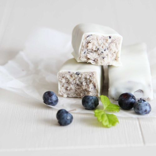 healthy blueberry greek yogurt protein bars