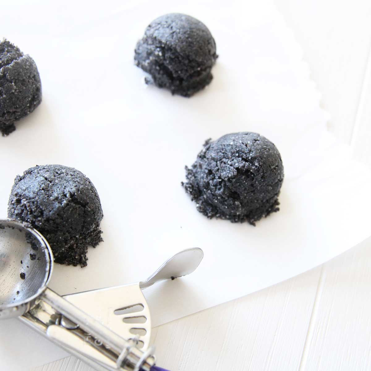 Easy 3-Ingredient Black Sesame Paste for Mochi and Mooncake Fillings - black sesame paste