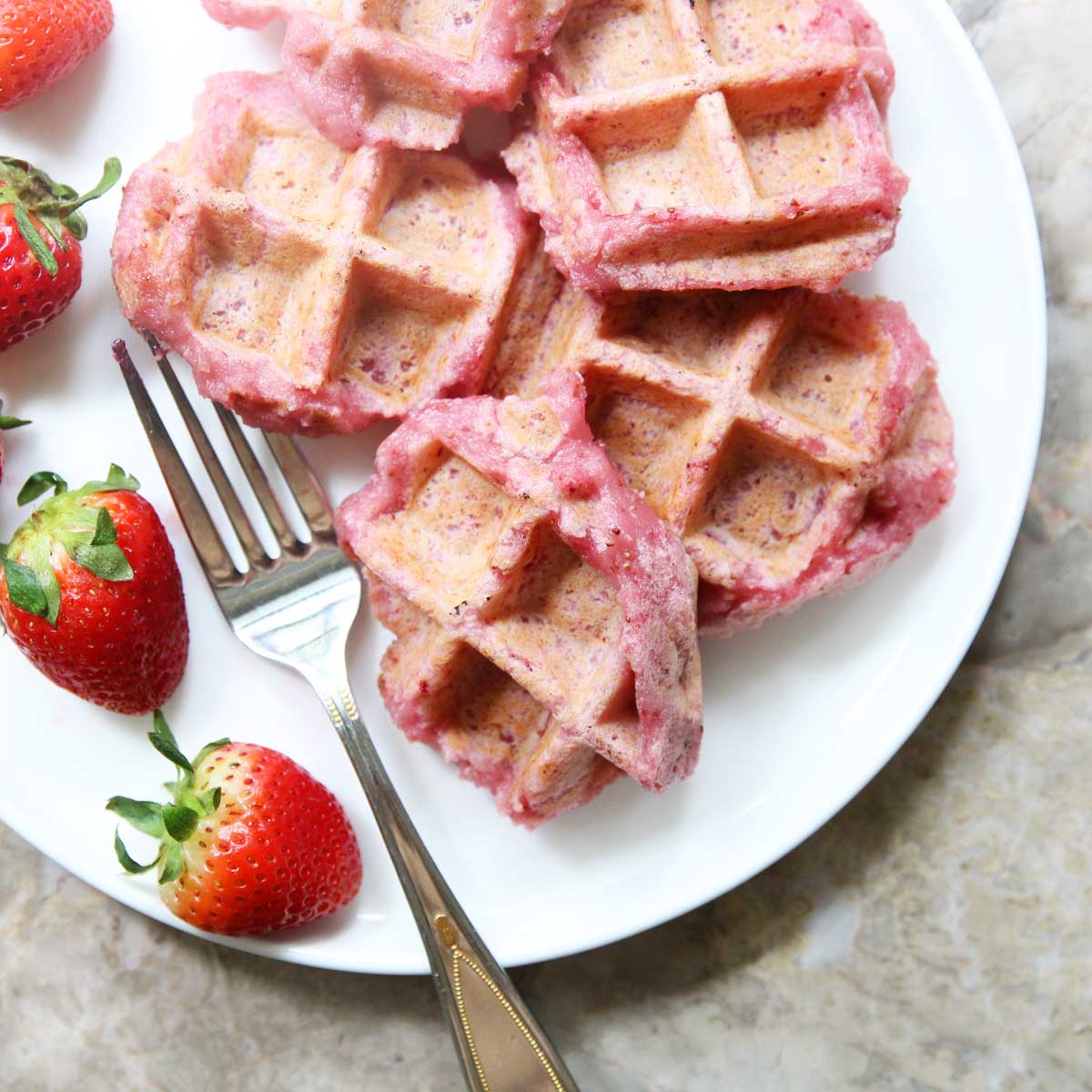 How to Make Strawberry Mochi Waffles (Gluten-Free, Vegan Recipe) - Cashew Butter Kinako Mochi