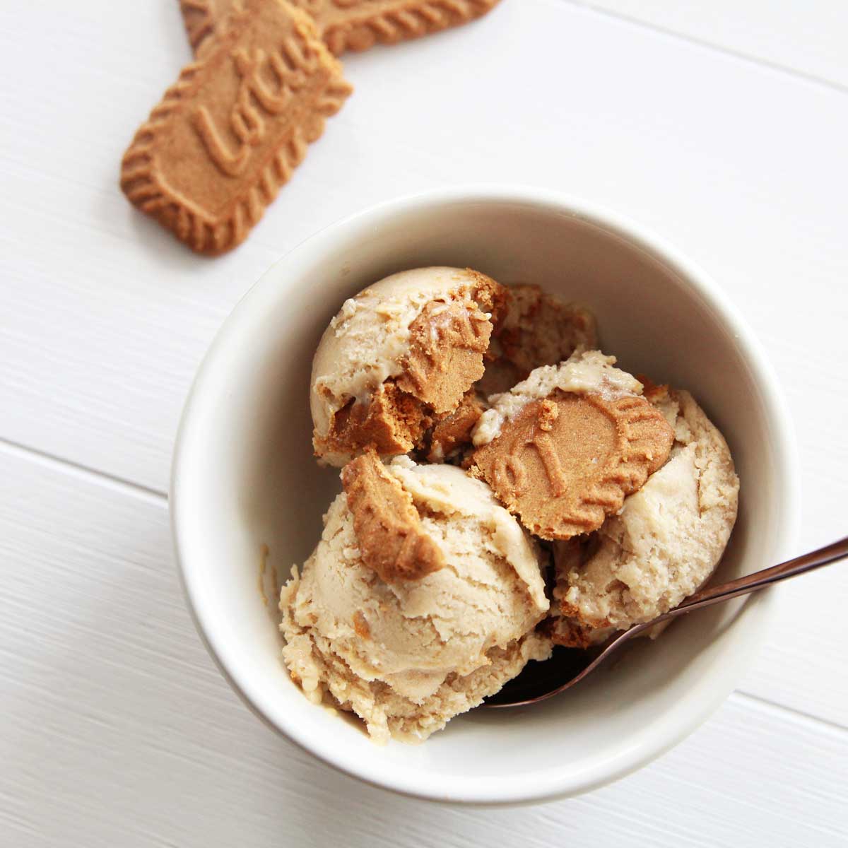 How to Make Homemade Biscoff Ice Cream Using Frozen Bananas - PB Fit Nice Cream