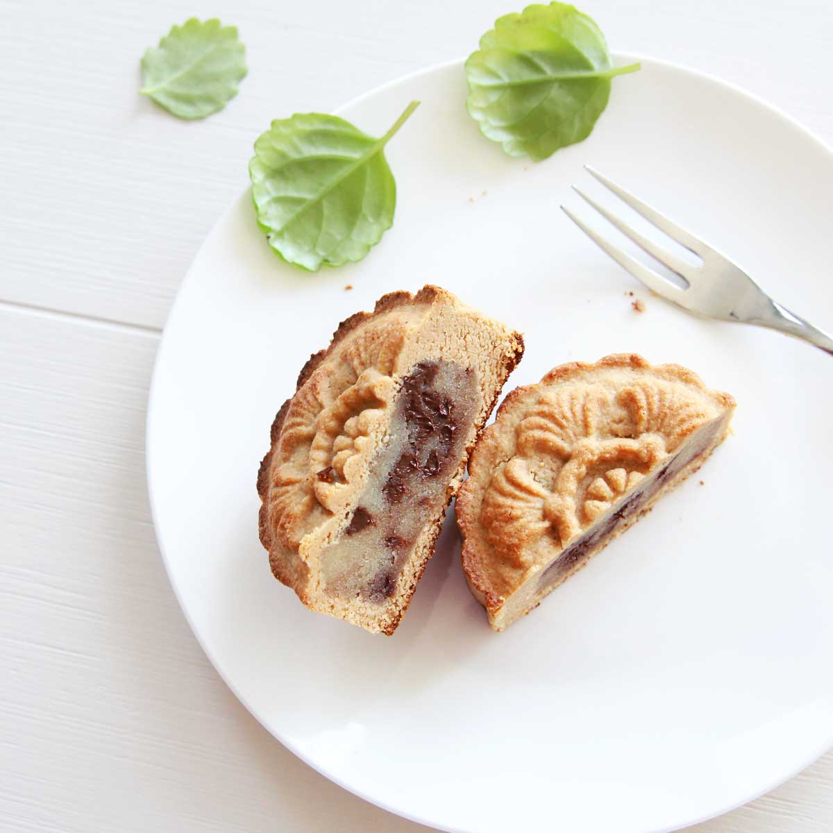 Vegan Peanut Butter Mooncakes with Chocolate Chip Cookie Dough Filling - mooncakes
