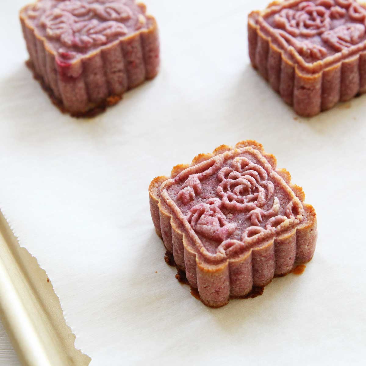 sweet raspberry mooncakes with cheesecake filling