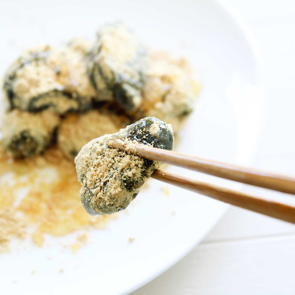 Microwave Mugwort Injeolmi (Rice Cake) Recipe - Cashew Butter Kinako Mochi