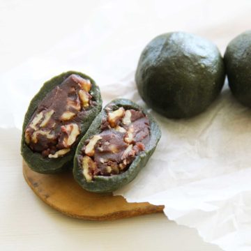easy microwave mugwort mochi recipe with sweet red bean filling