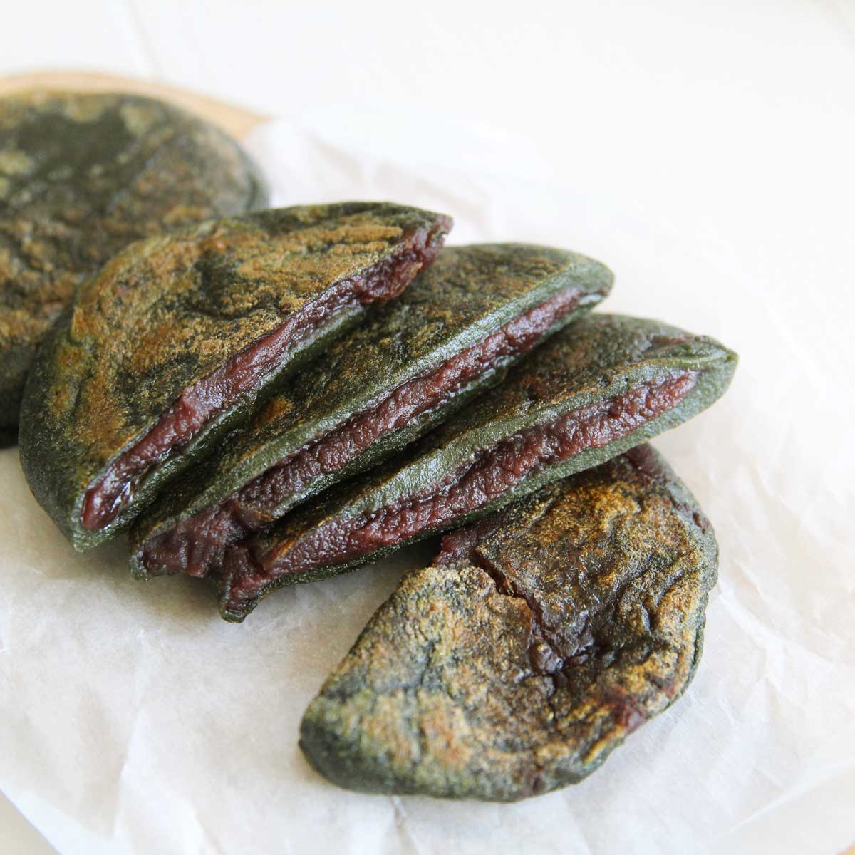 How to Make Mugwort Mochi Pancakes (Stuffed with Red Bean Paste) - Zucchini Flatbread