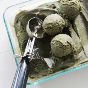 easy 3-ingredient mugwort ice cream