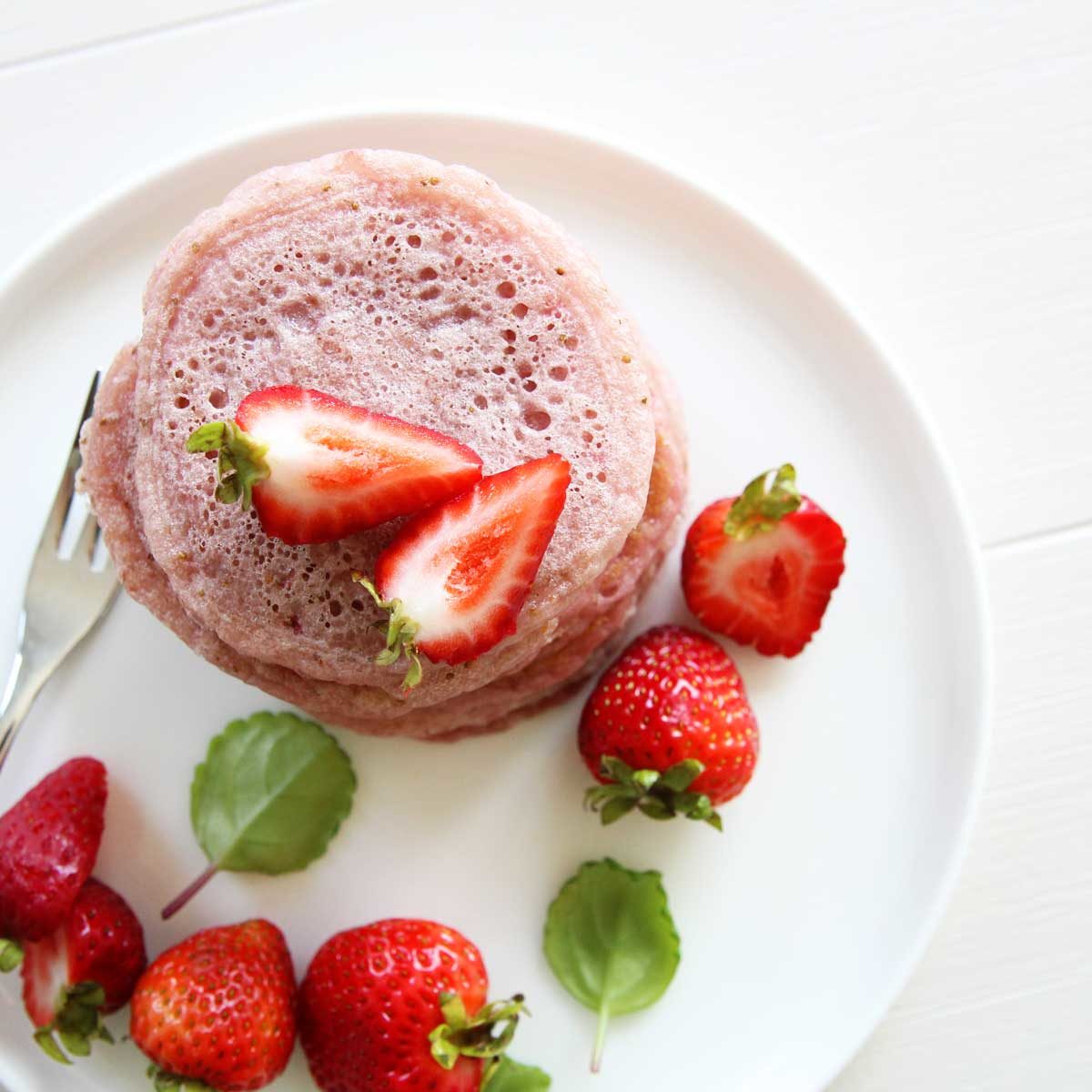 easy strawberry mochi pancakes