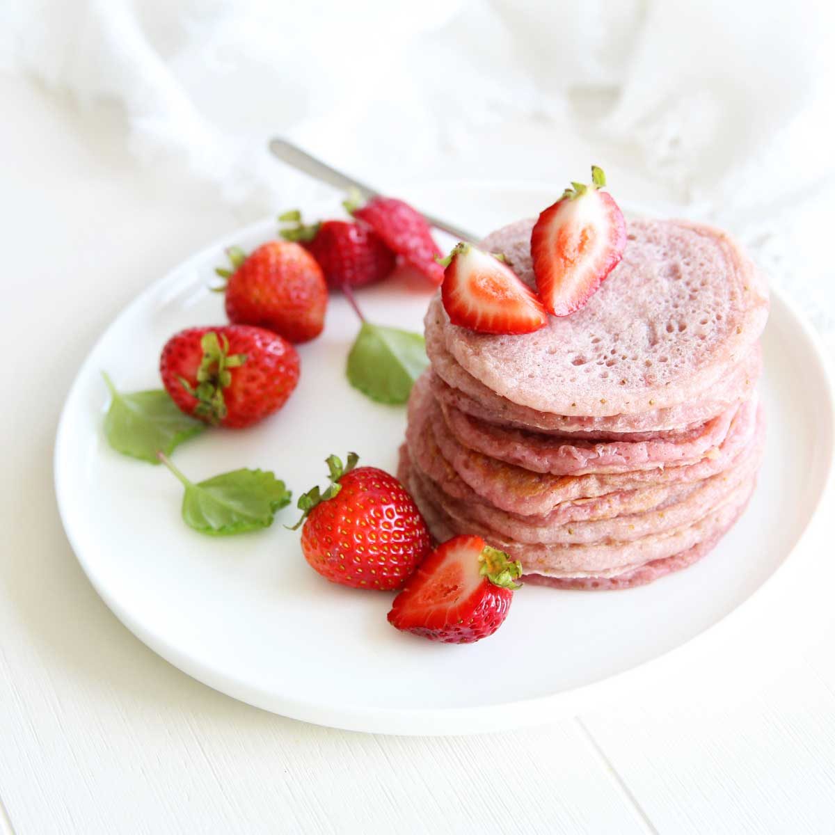 Easy Vegan Strawberry Mochi Pancakes (only 5-Ingredients!) - pancakes