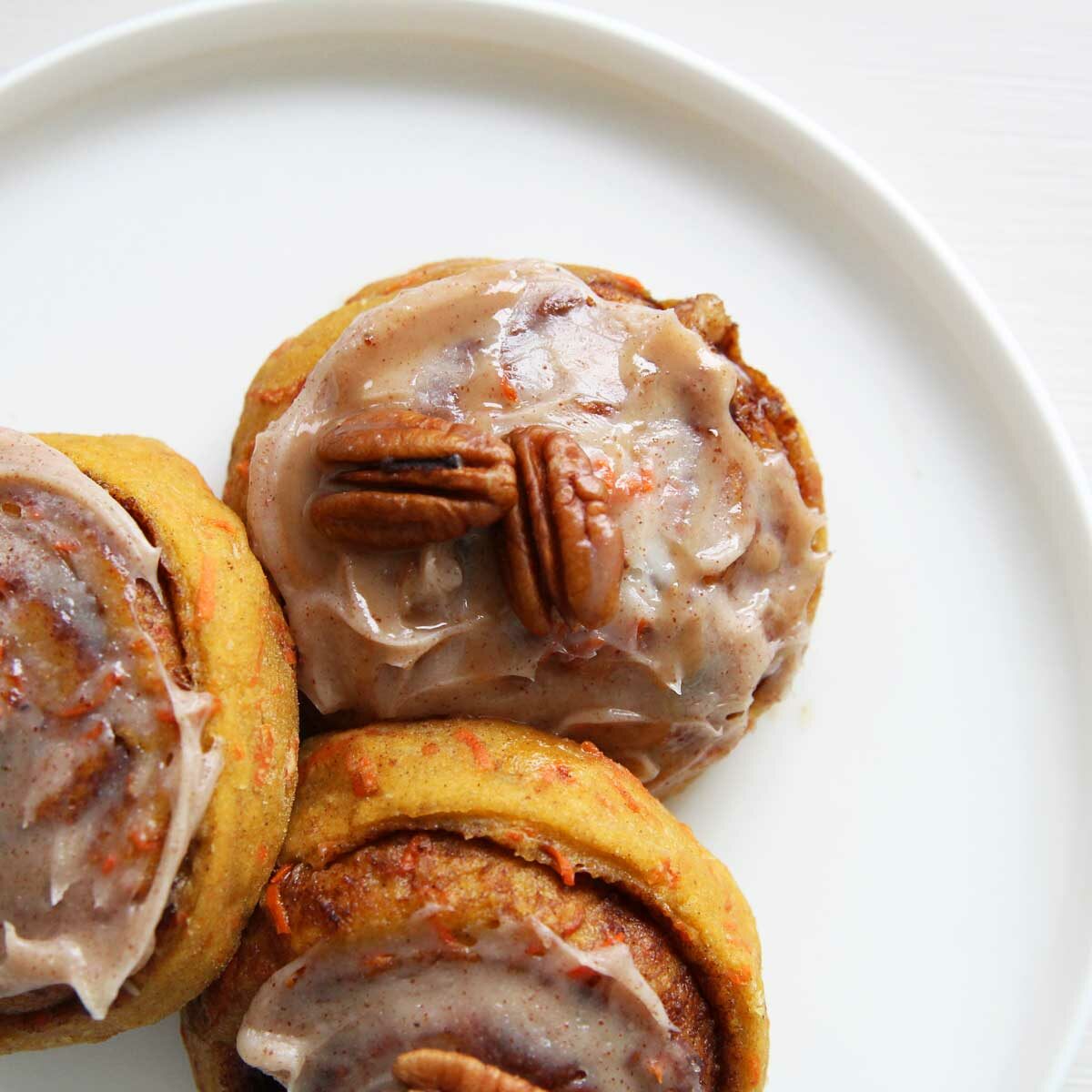 10+ Easy Homemade Cinnamon Roll Icing & Frosting Recipes - Cinnamon Roll Icing