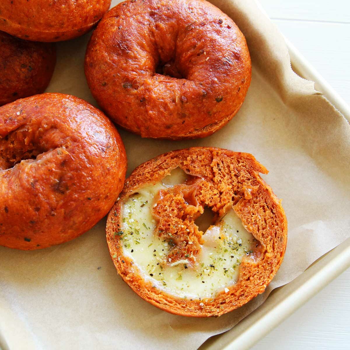 Game-changing Pizza Bagels – Overnight Tomato Bagel Recipe Stuffed With Cheese
