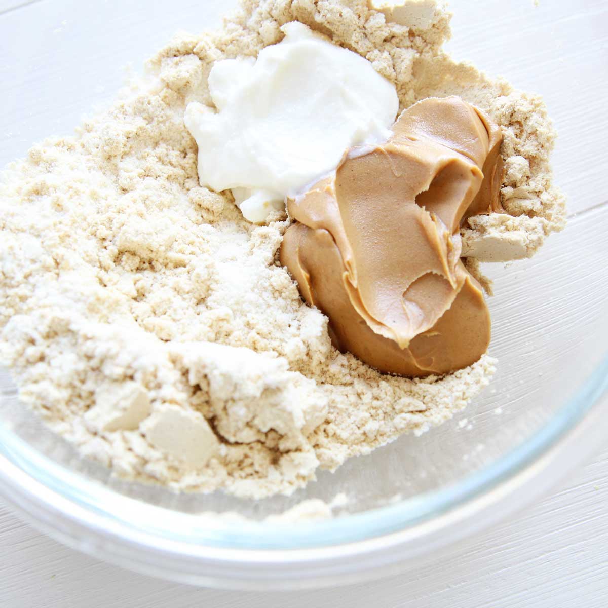 Simple Greek Yogurt Peanut Butter Protein Bars to eat for Breakfast or Post-Workout - Greek Yogurt Peanut Butter Protein Bars