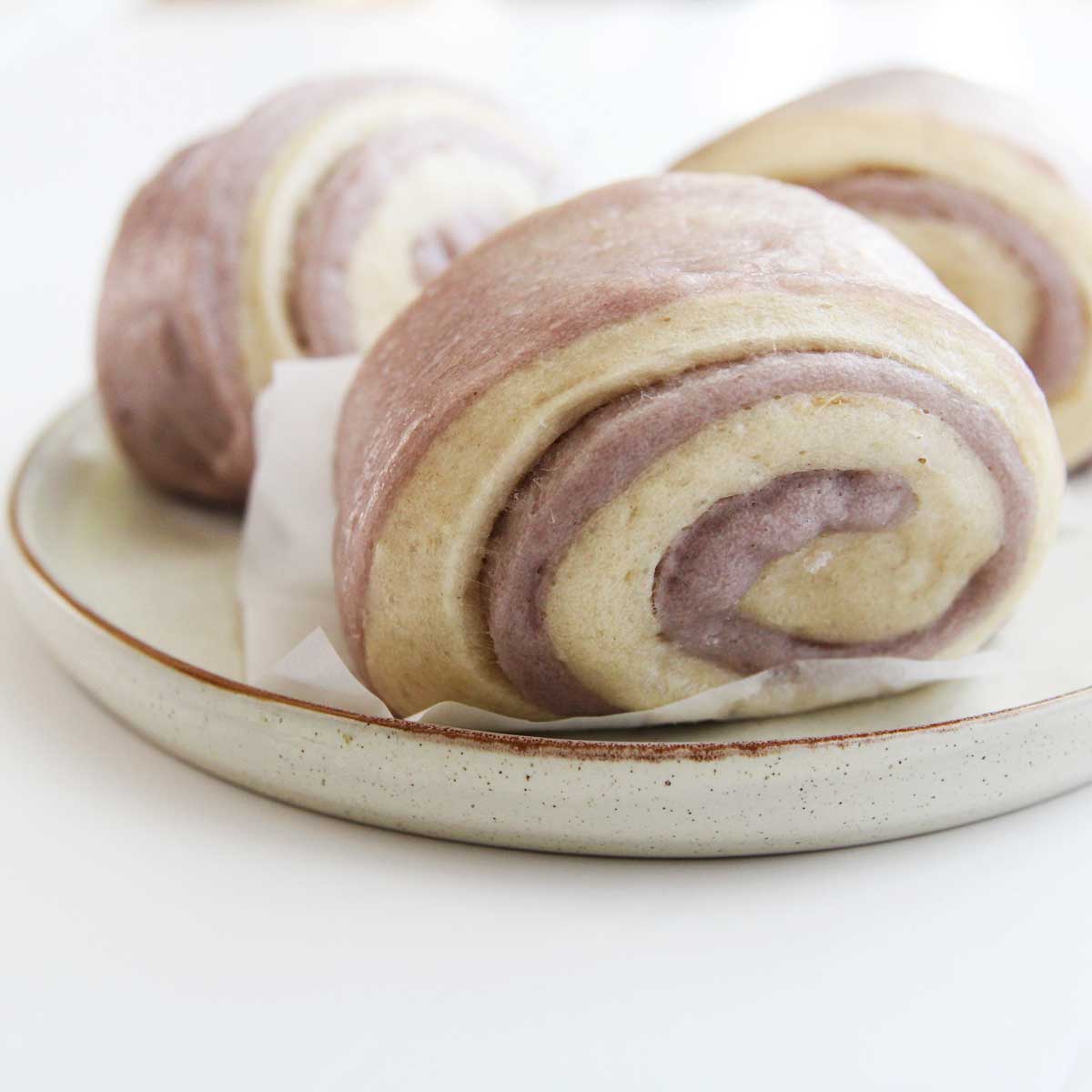 Spiral Purple Sweet Potato & Almond Milk Mantou (Chinese Steamed Buns Recipe) - Ube Mochi Cake