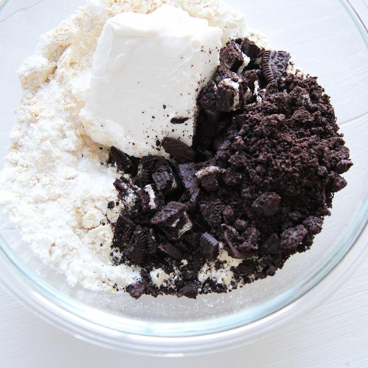 Homemade Oreo Cookies and Cream Protein Bars (Easy, No-Bake Recipe) - Oreo Cookies and Cream Protein Bars