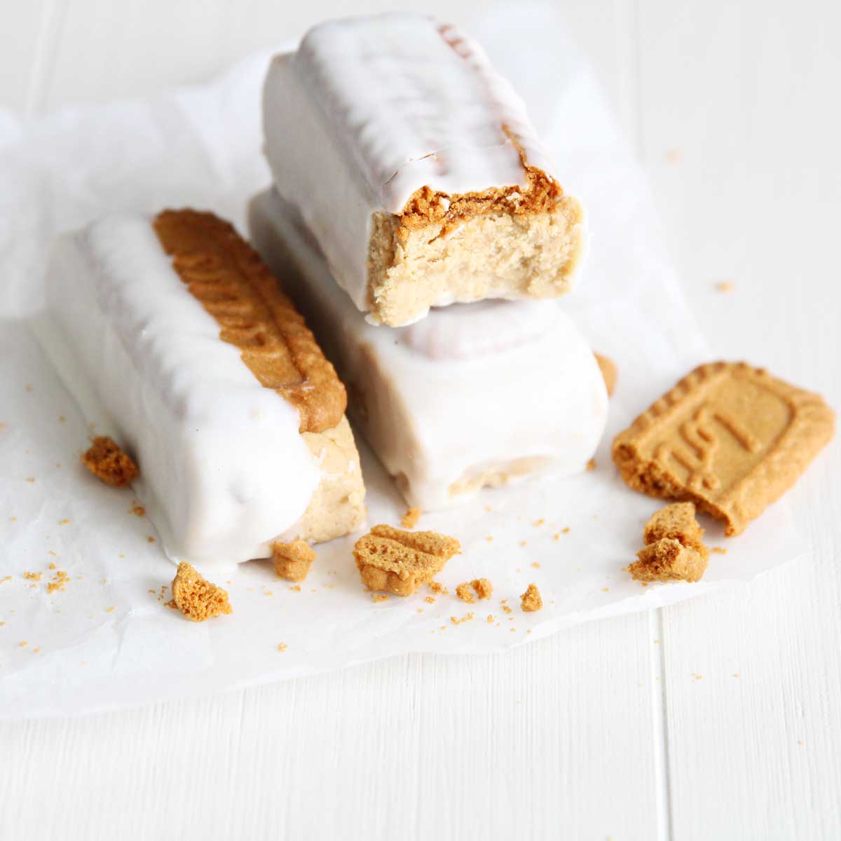 Homemade Biscoff Cookie Butter Protein Bars (Easy, No-Bake Recipe) - Biscoff Cookie Butter Protein Bars