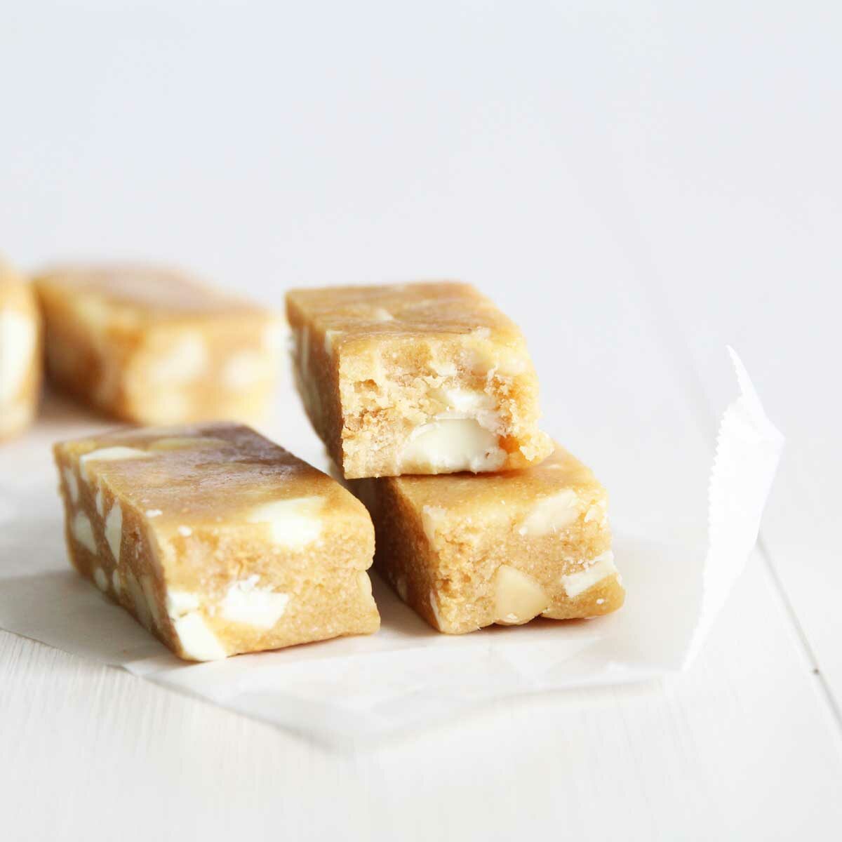Chunky White Chocolate Macadamia Protein Bars Recipe (made with Collagen Peptides) - White Chocolate Macadamia Protein Bars