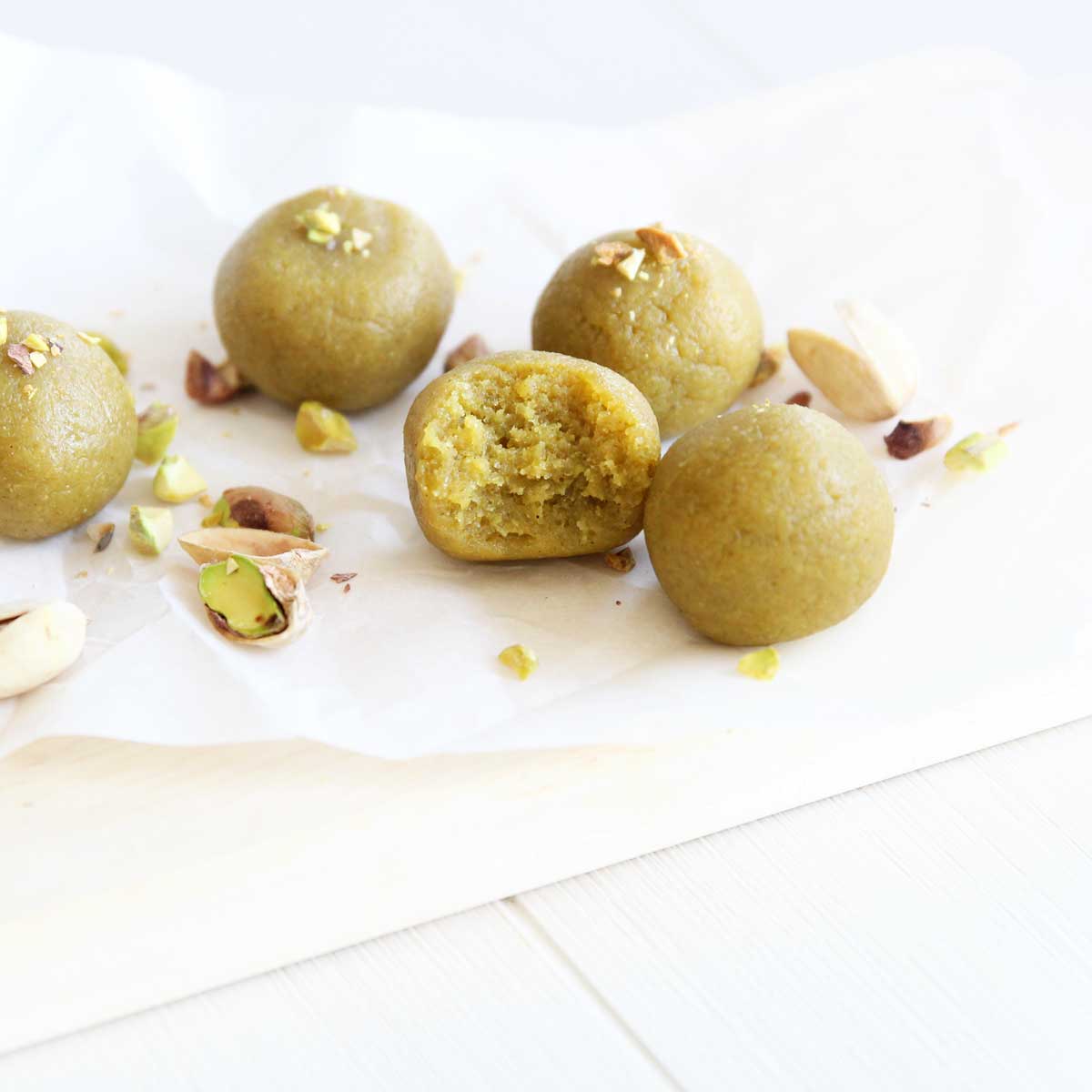 Keto Pistachio Cheesecake Protein Balls (Low Carb Energy Bites made with Collagen Peptides) - Matcha Latte Protein Balls