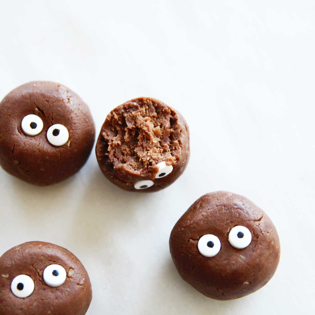 Soot Spirit Chocolate Protein Balls for Halloween (no-bake, Vegan recipe) - Ricotta Almond Easter Eggs
