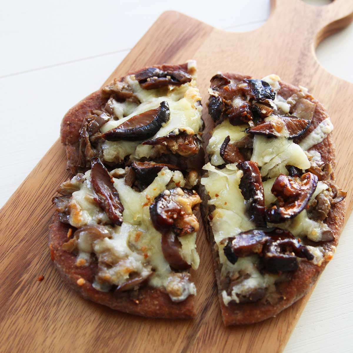 vegan flatbread topping ideas and flatbread pizza recipes - shiitake mushroom