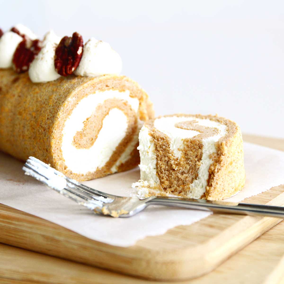 Flourless Sweet Potato Swiss Roll Cake (Lower Carb, Lower Calorie Recipe) - Sweet Potato Swiss Roll Cake