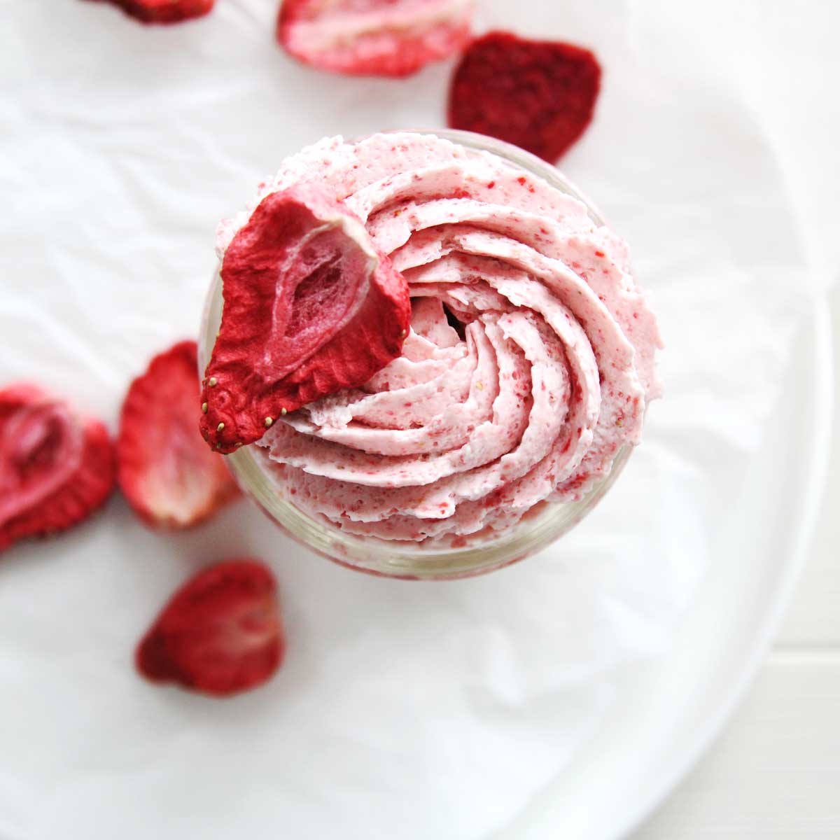 So Simple! Strawberry Whipped Cream (Chantilly Cream) Recipe - swiss roll
