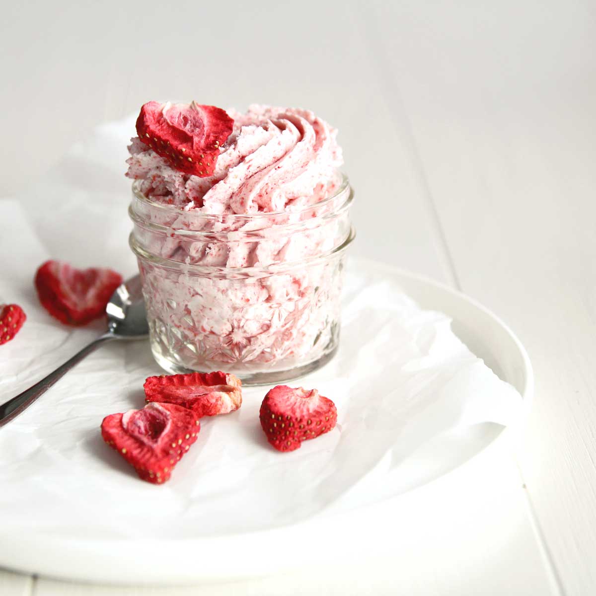 So Simple! Strawberry Whipped Cream (Chantilly Cream) Recipe - Nutella Chocolate Whipped Cream