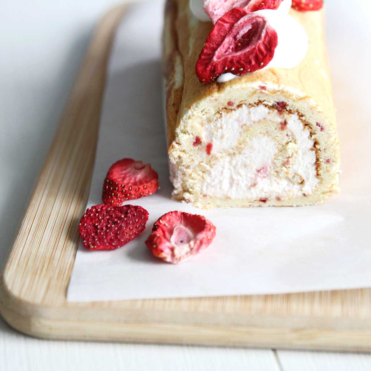 Flourless Strawberry Japanese Roll Cake Recipe Using Cornstarch - Flourless Vanilla Swiss Roll Cake