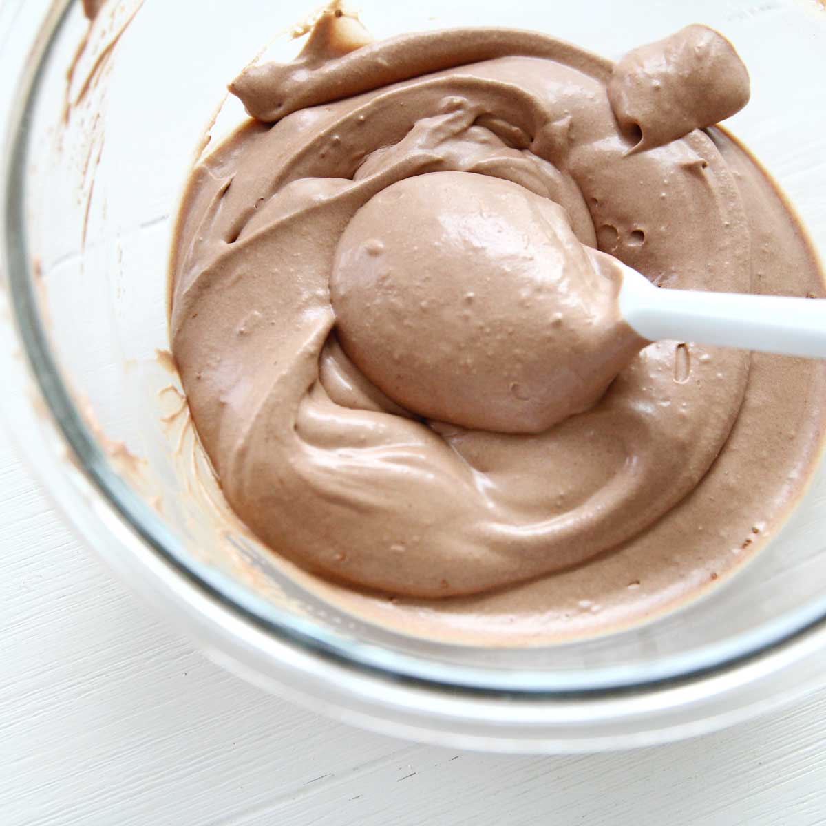 Homemade Vegan Chocolate Whipped Cream (Dairy-Free Chantilly Cream) - Whipped Cream Recipes