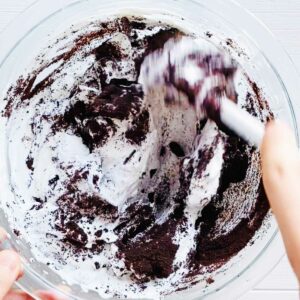 Easy Oreo Whipped Cream Recipe For Any Dessert Frosting - Easy Oreo Whipped Cream